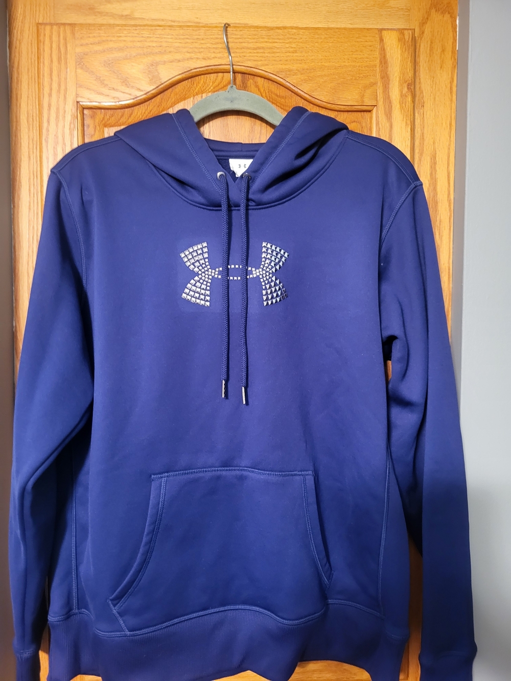 Under Armour Purple Sweatshirt Hoodie W/Metallic Jeweled Logo Women’s Large